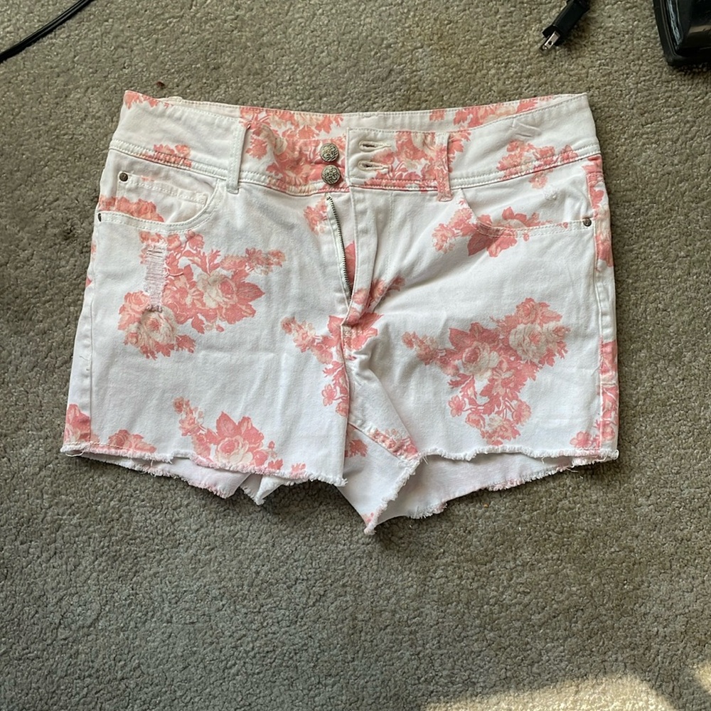 Really cute comfortable stylish shorts size 11